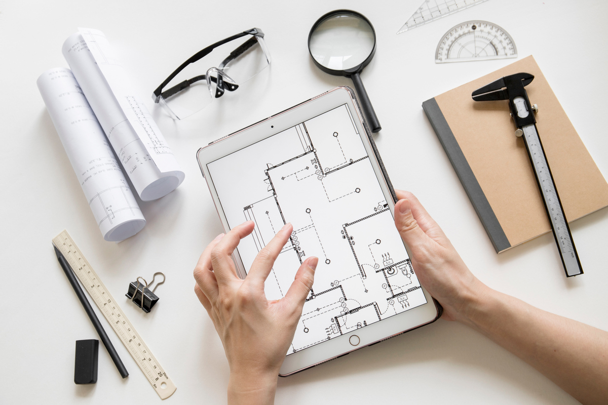 crop hands enlarging draft tablet